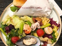 海鲜沙拉配美式牛肉三明治-THE WOODS 简餐 (国贸商城店)