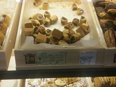 -光明牛奶棚(南泉店)