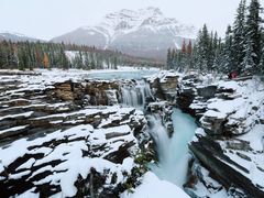 -阿萨巴斯卡瀑布观景点