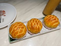 酥皮水牛奶菠萝包-陶陶居酒家(新天地店)