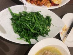清炒豌豆尖-渝信川菜(西单店)