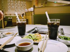 -海底捞火锅(新松江路生日主题店)