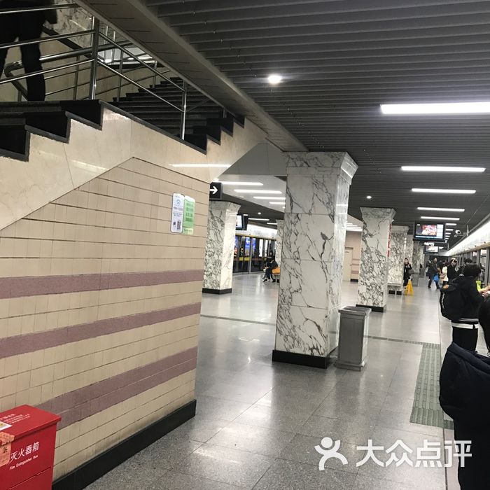 烈士陵园地铁站