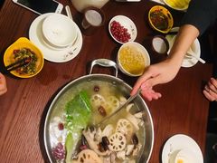 -一席地·本地鸡窝·杭帮鸡火锅(萧山银隆百货店)