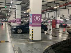 -虹桥火车站-停车场