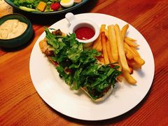 烤牛肉鹅肝法式面包披萨-Kitchen·Y洋厨房西餐厅(王府壹号店)