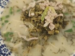 雪菜肉丝面-鱼汤面