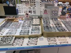 -美式眼镜·授权蔡司.依视路.尼康.豪雅.明月(人民广场店)