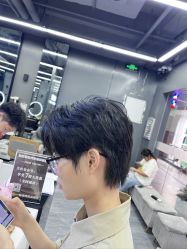 点击看大图 -藤野造型烫发染发