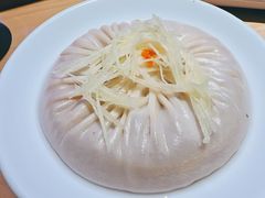 头牌手拆新鲜蟹黄灌汤包-苏小柳点心·手作小笼包(浦东嘉里城分院)