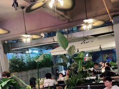 大堂-何师烧烤Pro ·江湖川菜·小龙虾·精酿(太古里旗舰店)