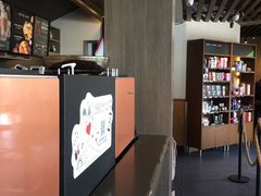 -星巴克(西藏路店)