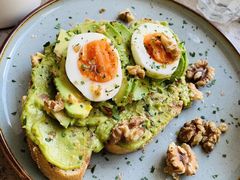 牛油果煮蛋吐司-RAC BAR(安福路店)