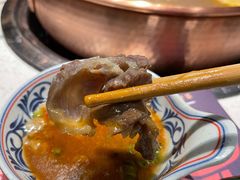 招牌牛腩骨汤锅-牛村来人潮汕牛肉火锅(西单店)