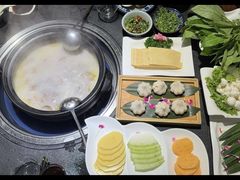 -大匠工房古船木艺术餐厅·猪肚鸡专门店(长白仙岛店)