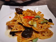 腊八蒜炒藕片-闫府私房菜·老字号(恒隆店)