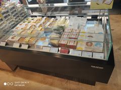 面包甜点陈列柜-皇冠幸福里动物奶油生日蛋糕(万达店)