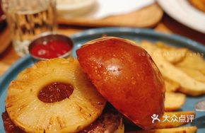 Wagyu Pineapple Cheese Burger
