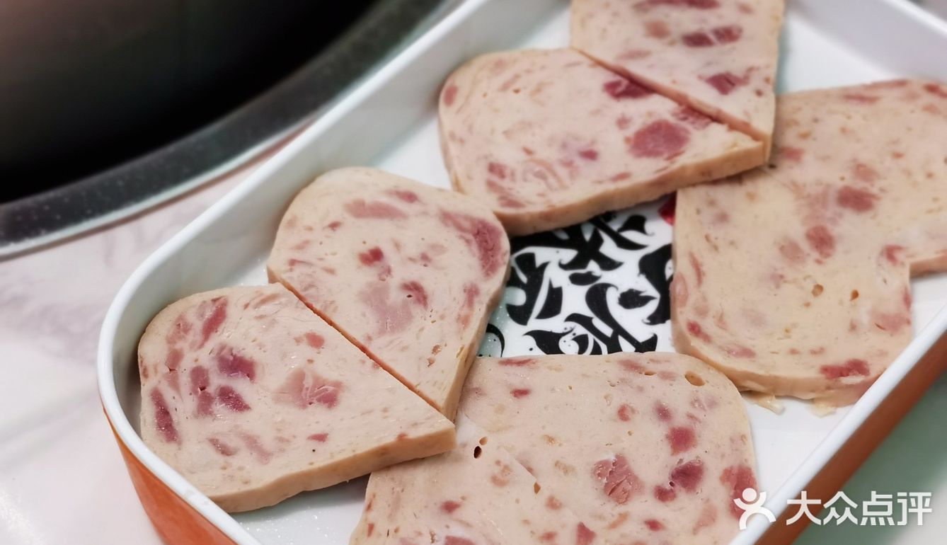 我是来拍照打卡的？不，我是来吃串串香的