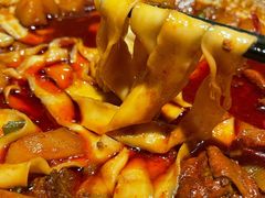 珐琅锅大盘鸡-阿里家Miss Ali·烤肉酒馆by MIG