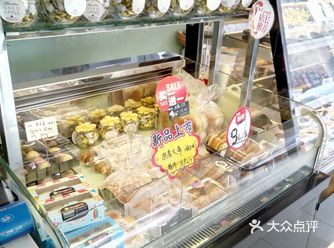 去的这个分店，店面不大