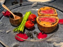 惠灵顿牛排-弦月窗LUNETTE BY AMANDA(复兴路店)