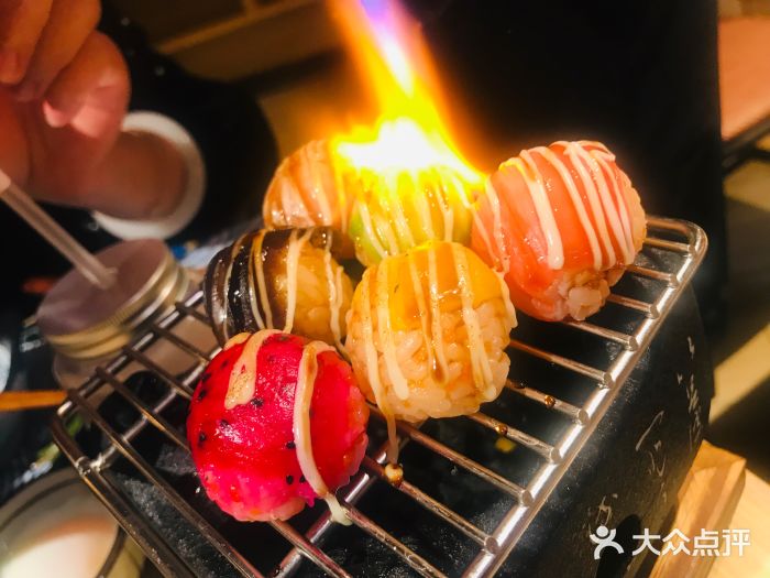 舞漁日料美人胶原锅(陆家嘴中心店)火炙霹雳球（9颗）图片