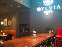 -POKEE VIA&Brunch·维娅(重庆来福士店)
