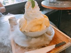 -莓园冰淇淋店