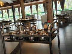 -茅草房·河畔园林火锅