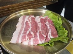 -围炉肉舍•炭烤活鳗•丹东海鲜烤肉(步行街店)