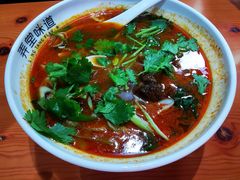 红烧牛肉面-弄堂咪道-饭香·面香·馄饨香(兴梅店)
