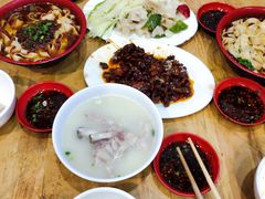 -雷祖芳老妈蹄花店