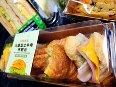 火腿芝士牛角三明治-中粮丰通（北京)食品有限公司