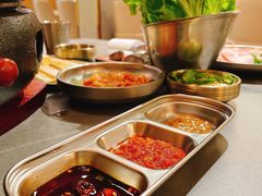 -围炉肉舍•炭烤活鳗•丹东海鲜烤肉(步行街店)