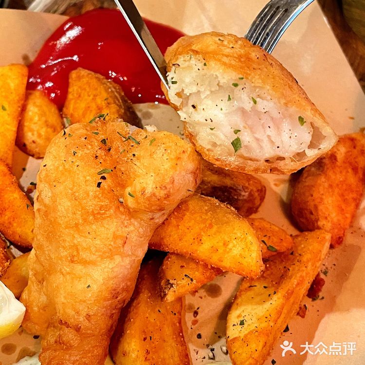 来武汉也要去的小酒馆工业风环境菜品真的惊艳我️