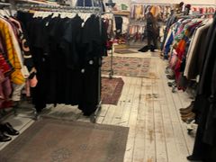 -Retrock Designer Vintage Store
