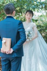 -现代经典婚纱摄影