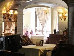 靠窗位-欧洲房子(宜必思店)