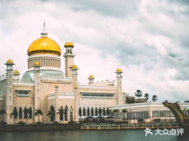 在游客随手可以摸到的位置