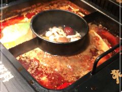 -老牌坊云南鱼豆花火锅(哈西万达店)
