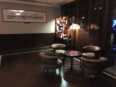 等位区-东方明珠老上海8号餐厅