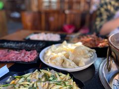 -果松木炭酸菜铜火锅·外婆参鸡汤