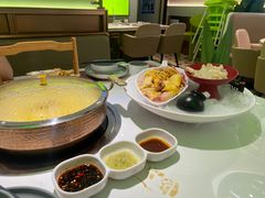 -洪氏嗨捞·广东猪肚鸡·椰子鸡火锅(西咸万象城店)