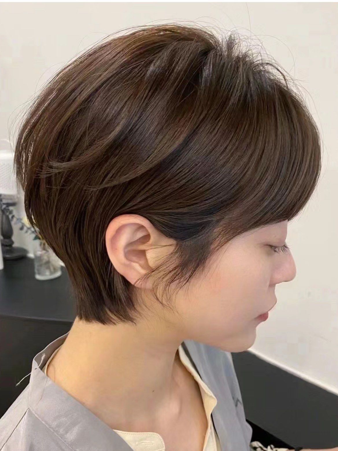 女生撇耳短发1女生挂耳短发发型推荐 适合
女生撇耳短发1女生挂耳