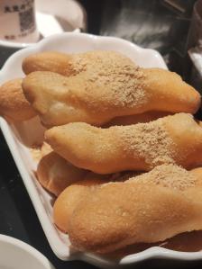 环境: 南正街二楼,装修风格是怀旧 工业风,很有老萍乡的味道,就是