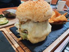 超厚芝士牛肉汉堡-魏斯理汉堡(西安沣东吾悦店)