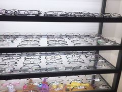 -LOGO眼镜·蔡司品牌折扣店(龙华清湖店)