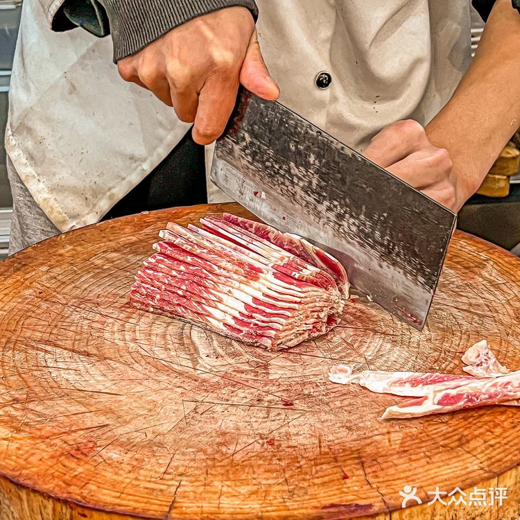 吃到了!亲眼见到厨师新鲜现切的牛肉火锅!