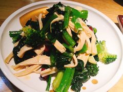 西兰花苗拌豆黄金-小六汤包(万和城店)